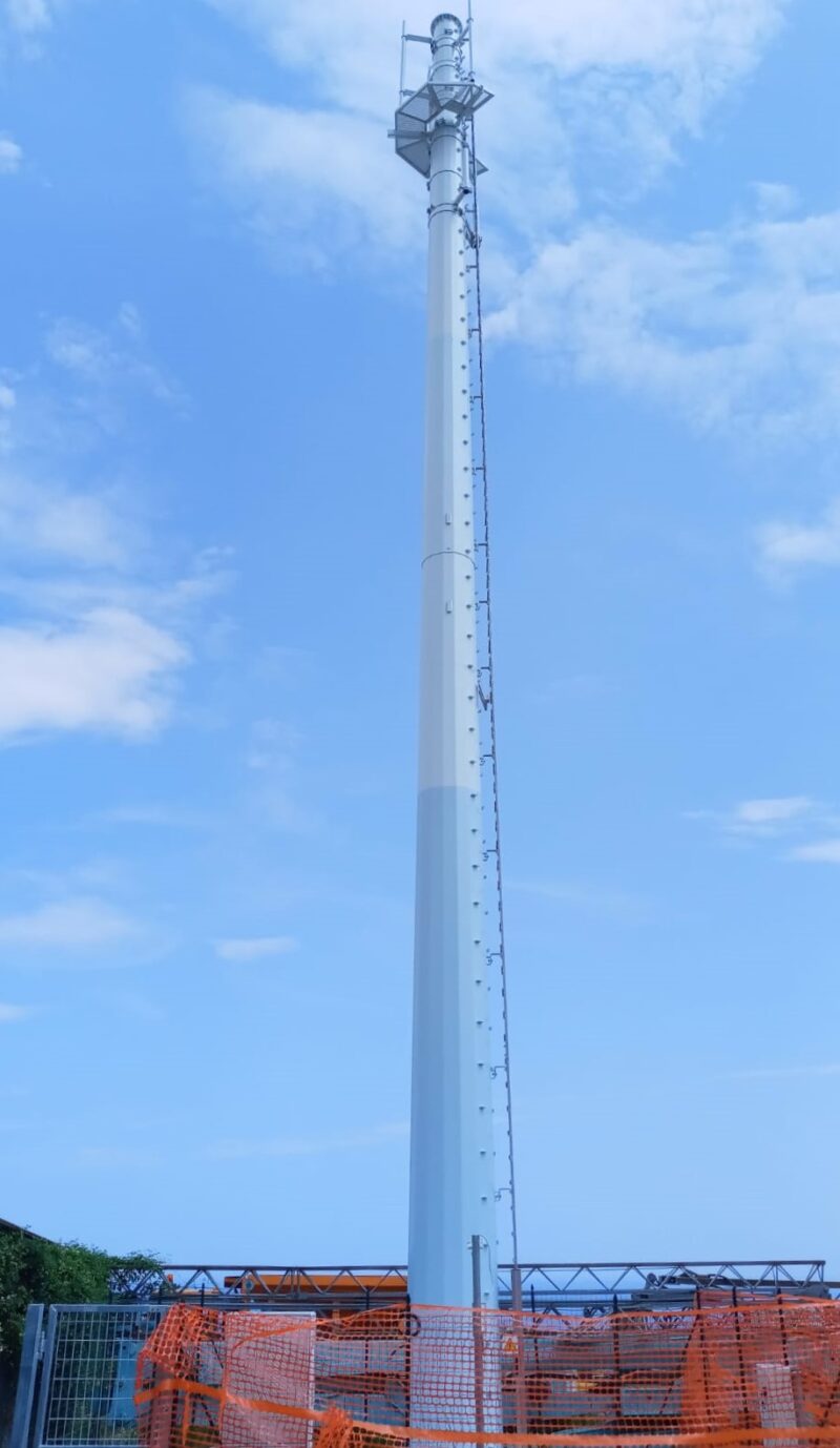Installazione struttura porta antenne ultimata